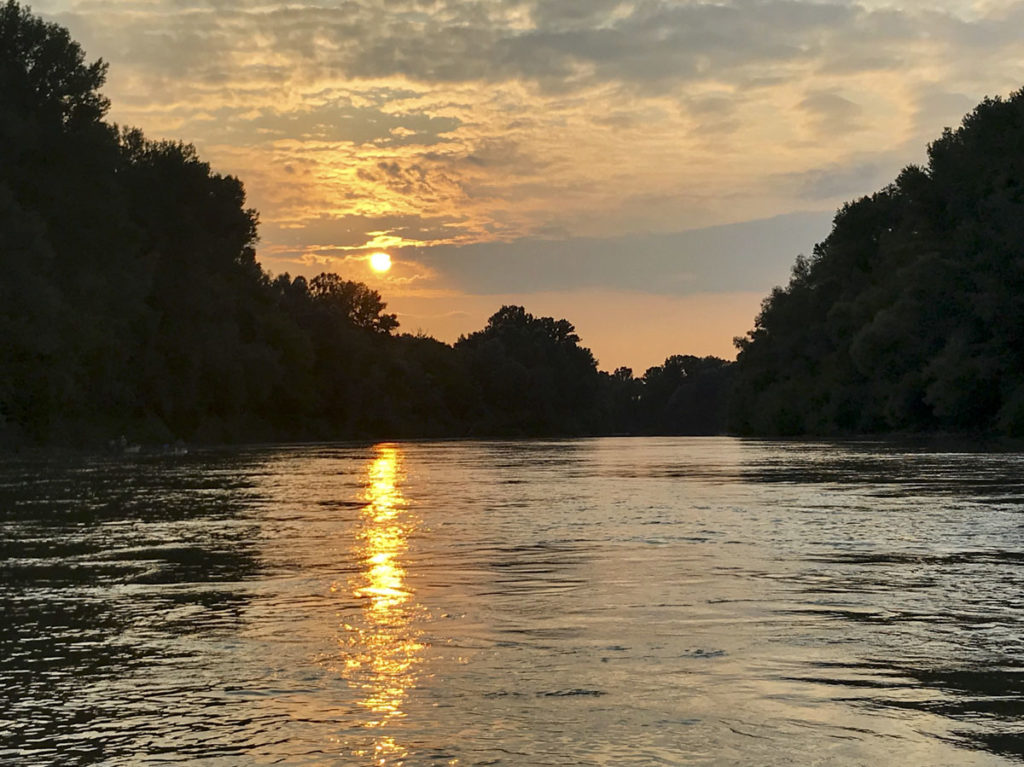Naplemente a Tisza folyón, Sunset in River Tisza