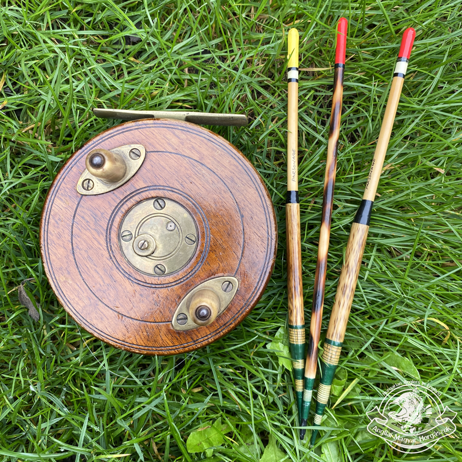 egy fa Nottingham centrepin orsó, és nából készült horgászúszók